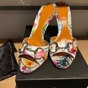 Vintage Gucci floral slide